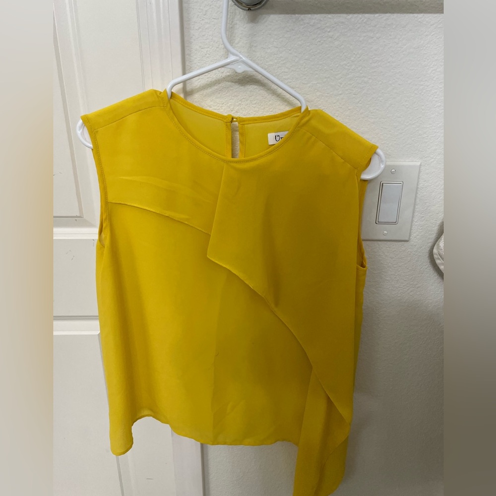 Umbrella-Yellow Shirt